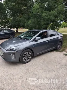 autó főképe