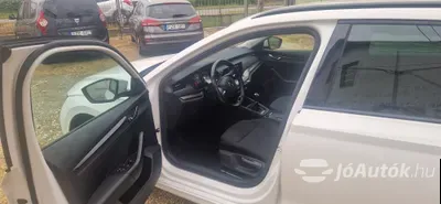 autó főképe
