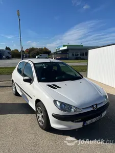 autó főképe