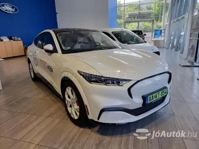 autó főképe