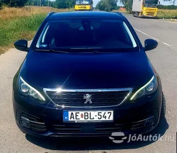 autó főképe