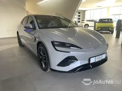 autó főképe