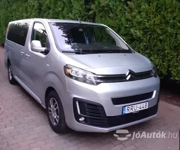 autó főképe