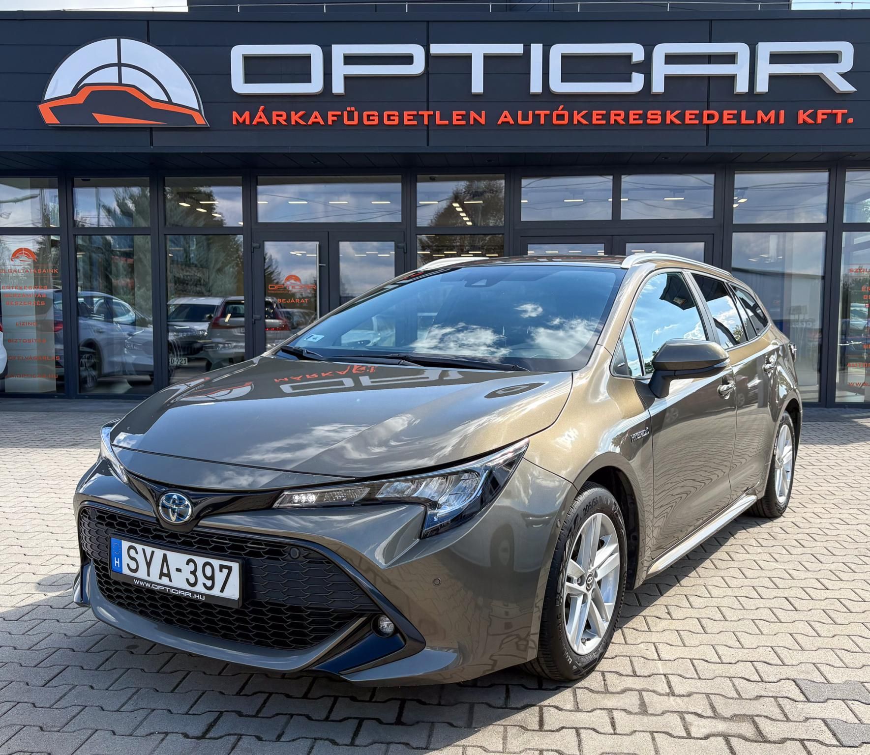 autó főképe