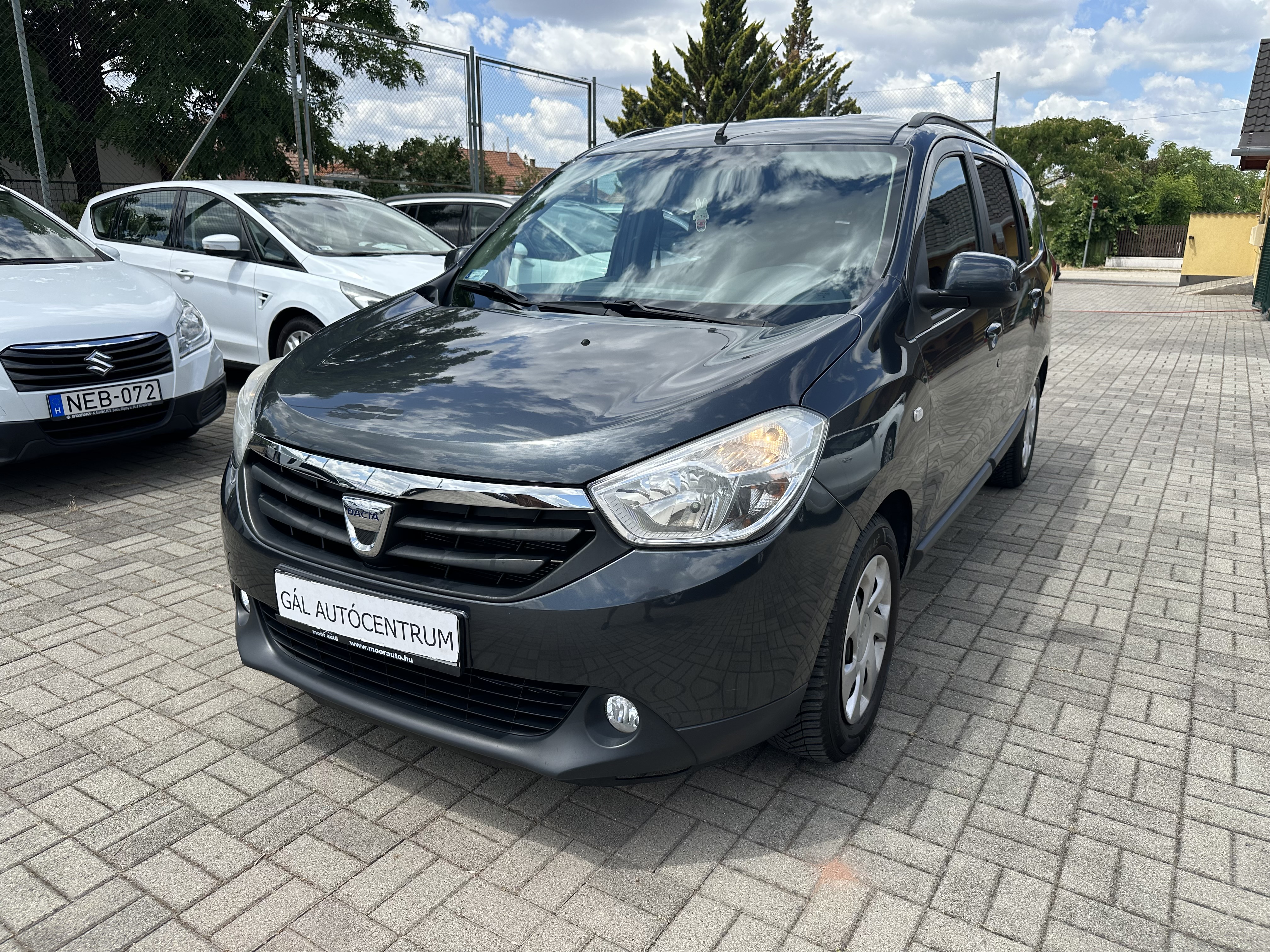 autó főképe