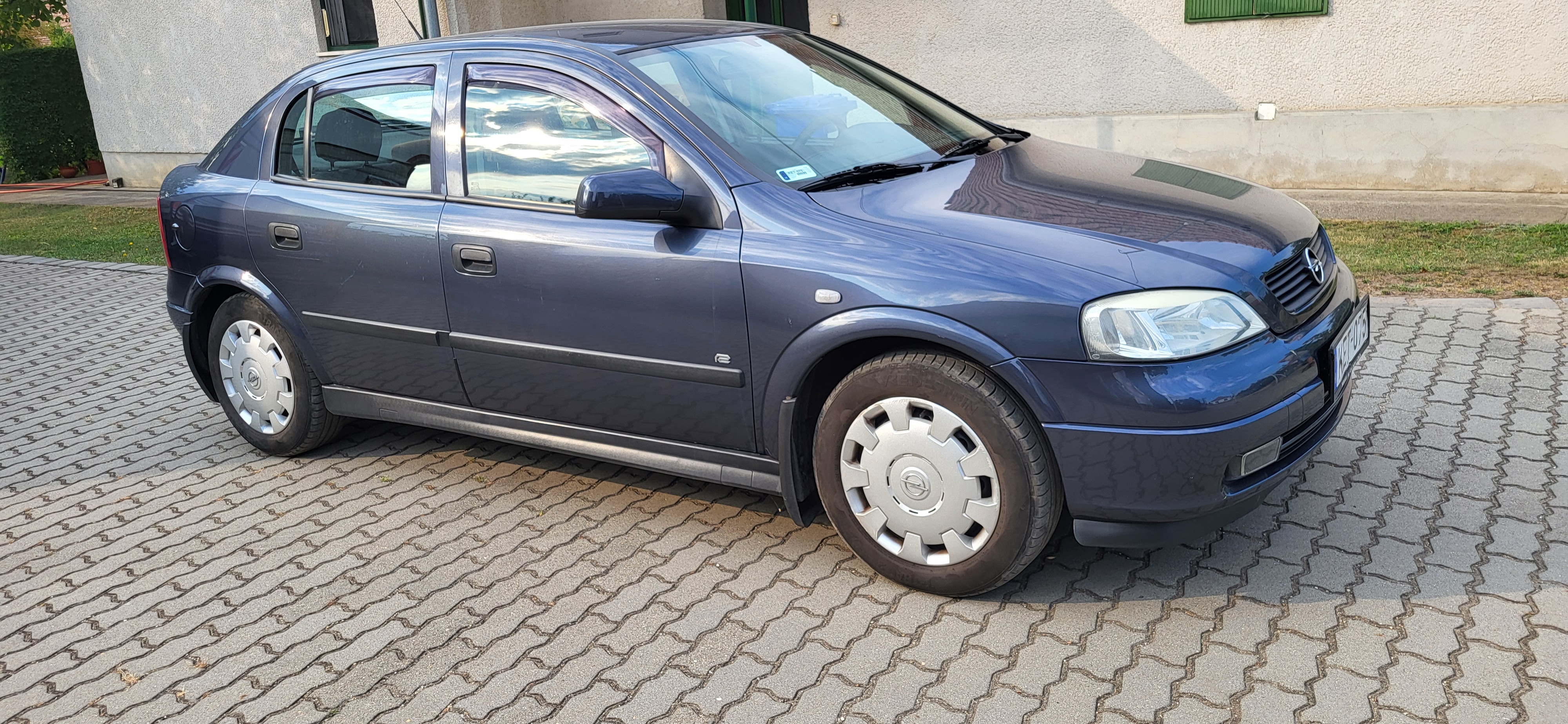 autó főképe