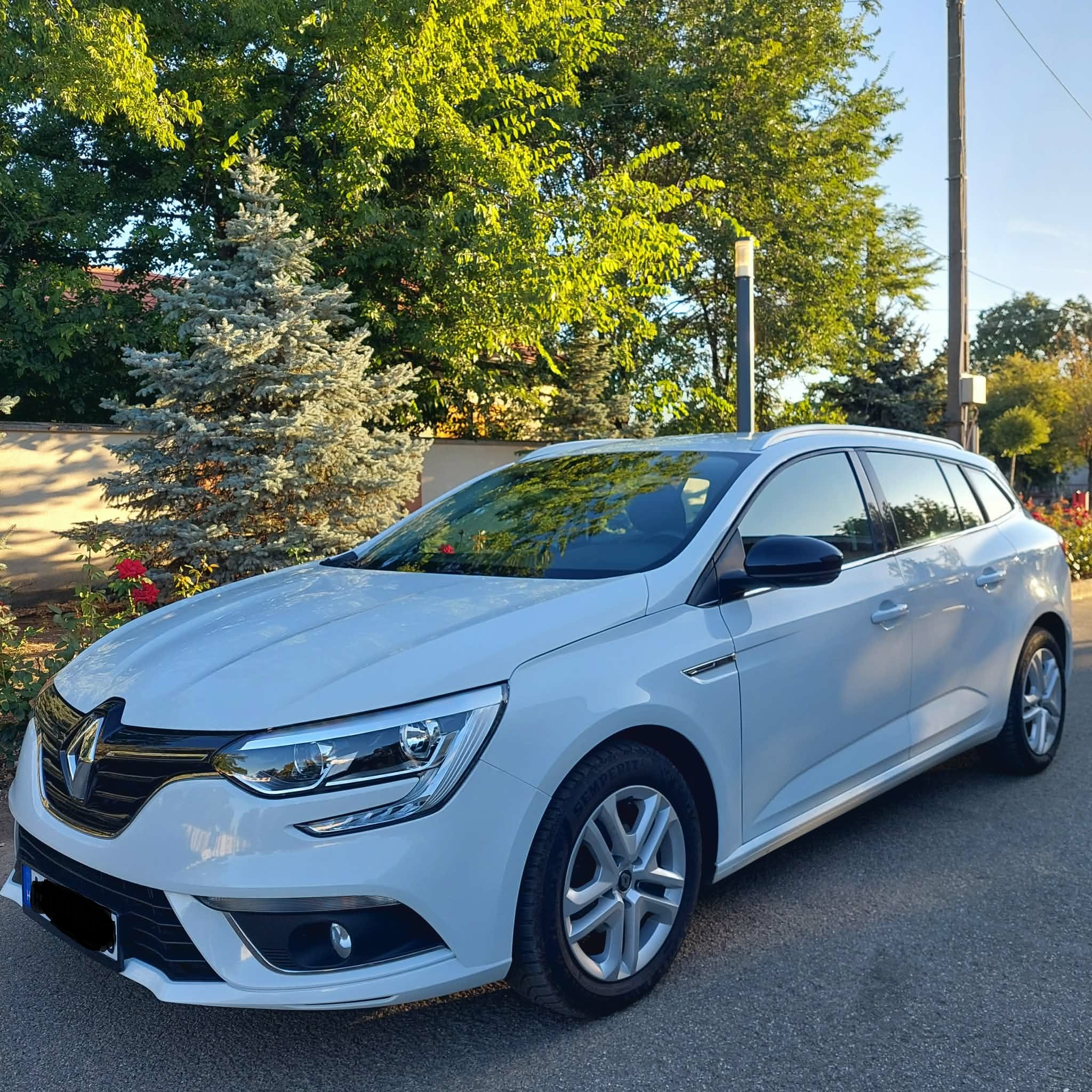 autó főképe
