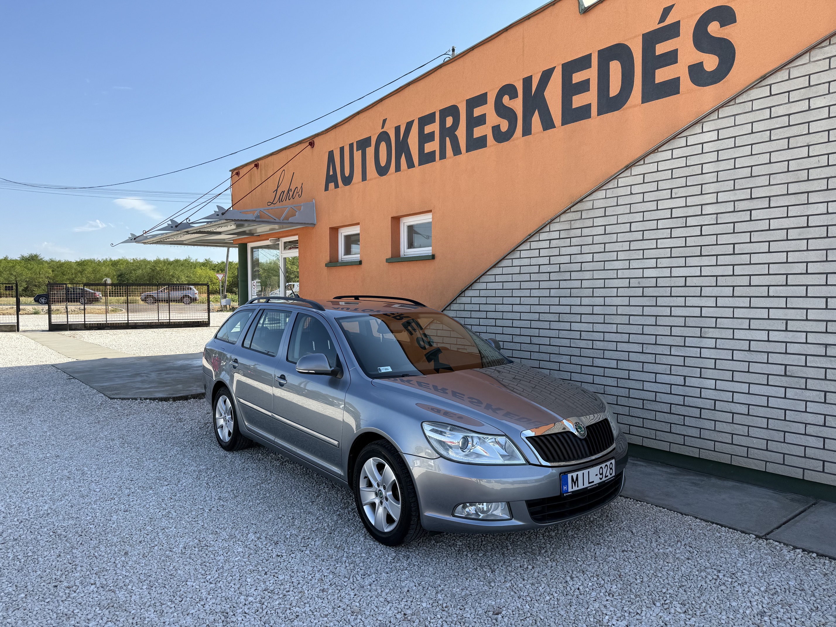 autó főképe