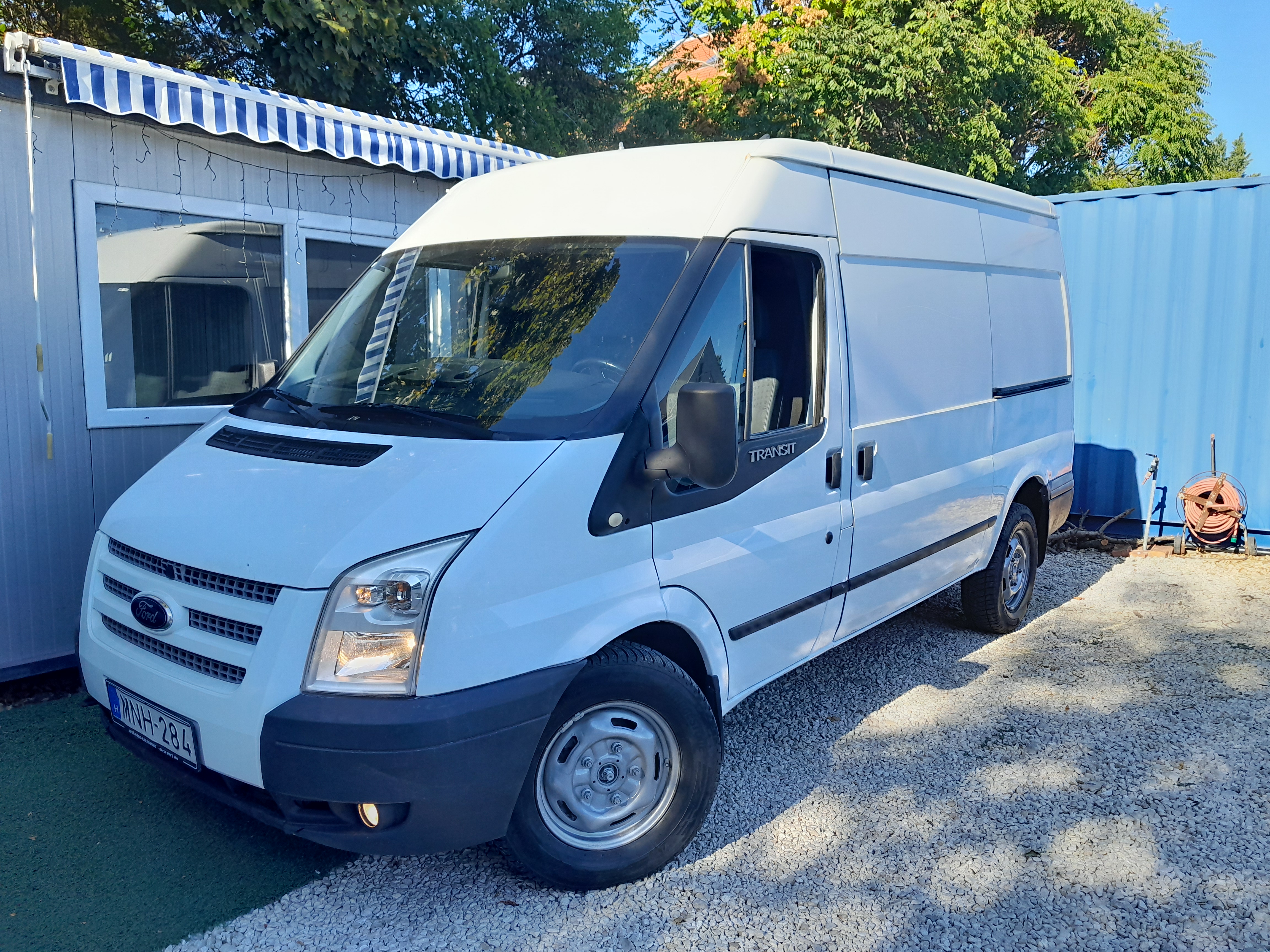 autó főképe